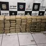 Apreensão de maconha em pacotes. Drogas apreendidas pela polícia.