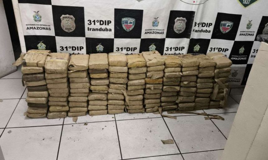 Apreensão de maconha em pacotes. Drogas apreendidas pela polícia.