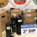 Apreensão de produtos roubados: compressores de ar condicionado e caixas da Midea apreendidos pela polícia civil.