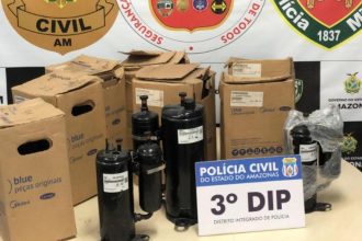 Apreensão de produtos roubados: compressores de ar condicionado e caixas da Midea apreendidos pela polícia civil.