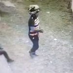 Câmera de segurança flagra assalto em escola pública em Manaus.