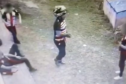 Câmera de segurança flagra assalto em escola pública em Manaus.