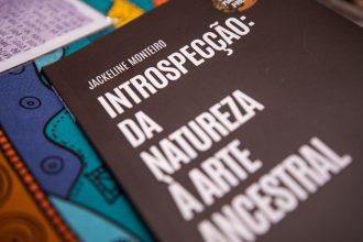 Capa do livro 'Introspecção: Da Natureza à Arte Ancestral' de Jackeline Monteiro