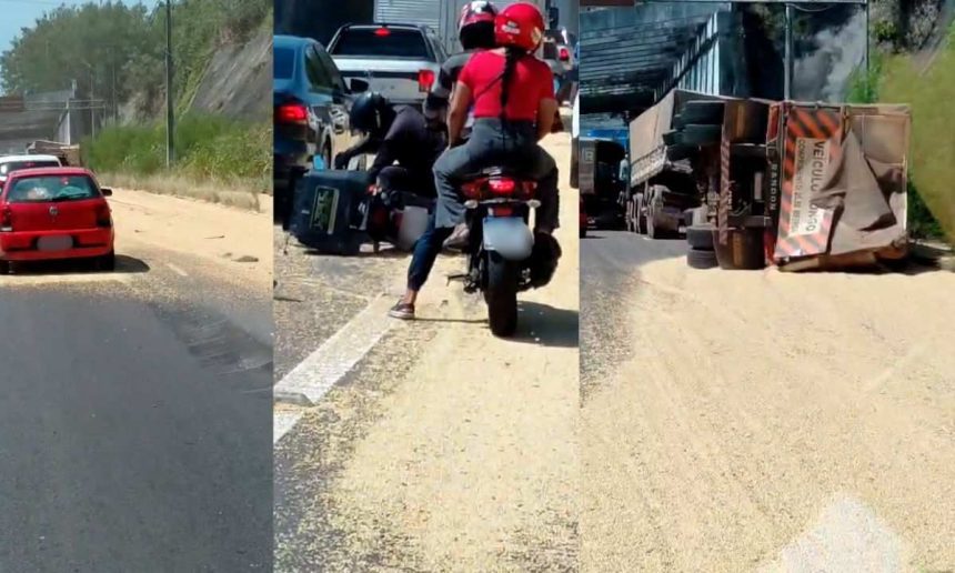 Carreta tomba na Avenida das Flores, espalhando soja na pista.