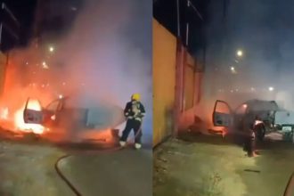 Carro em chamas após explosão em Manaus, bombeiro combatendo o fogo.
