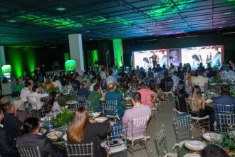 Evento Sicredi com investidores no Amazonas, com foco em portfólio de investimentos.