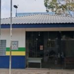 Fachada de delegacia de polícia em Carauari, Amazonas, local da prisão de um homem por acidente de trânsito.