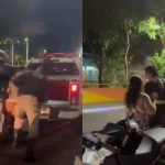 Fiscalização do Detran-AM em Compensa resulta em confusão. Policiais e pessoas envolvidas em cena noturna.