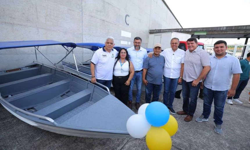Governador Wilson Lima entrega equipamentos para pesca e anuncia linha de crédito.