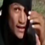 Homem com boné preto sendo procurado pela polícia.