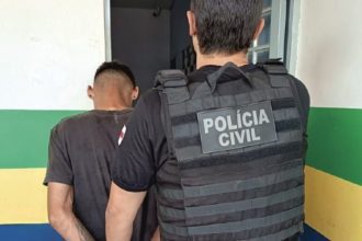 Homem preso pela polícia em Humaitá, Amazonas, suspeito de estupro.