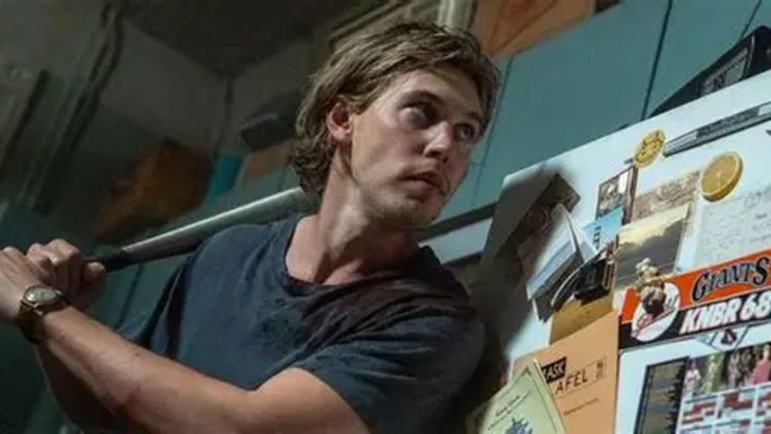 Homem segurando um taco de beisebol, possivelmente em um filme.