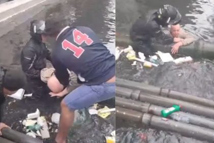 Idoso sendo resgatado em enchente por populares em Santos