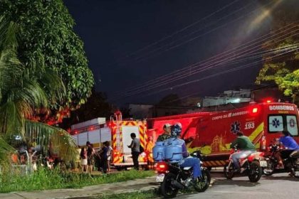 Incêndio em apartamento no Parque Residencial do Igarapés de Manaus, com bombeiros e motos.