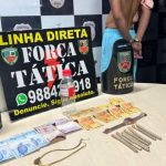 Material apreendido em ação policial: dinheiro, cigarros, relógio e objetos.