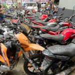Motos recuperadas pela Polícia Civil do Amazonas (PC-AM) em pátio.