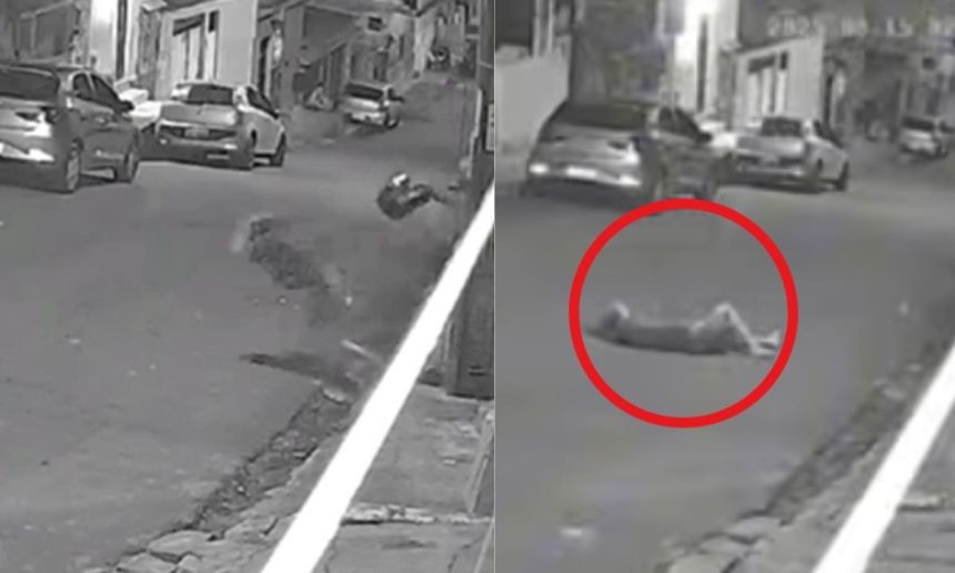 Mulher caída no chão após agressão. Cena de câmera de segurança mostra vítima após ataque com capacete.