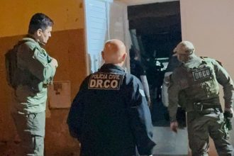 Policiais civis em operação da Polícia Civil do Amazonas e São Paulo