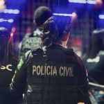 Policial civil em ação de fiscalização da CIF em Manaus