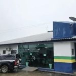 Prédio da Polícia Civil em São Gabriel da Cachoeira, com viatura.