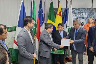 Representantes em reunião da Suframa para aprovação de investimentos na Zona Franca.