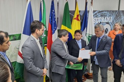 Representantes em reunião da Suframa para aprovação de investimentos na Zona Franca.