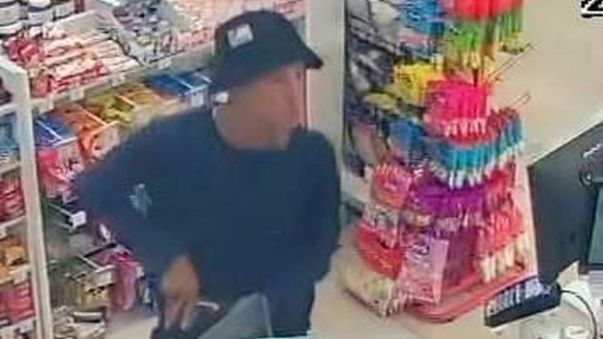 Suspeito de roubo em drogaria no bairro Japiim, em Manaus, AM.