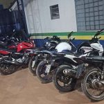 Várias motocicletas apreendidas pela Polícia Civil do Amazonas (PC-AM) em operação.