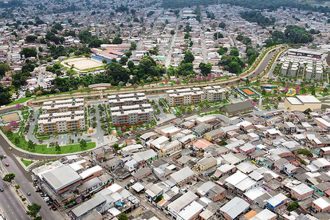 Vista aérea do projeto de infraestrutura urbana Prosamin+ em desenvolvimento.