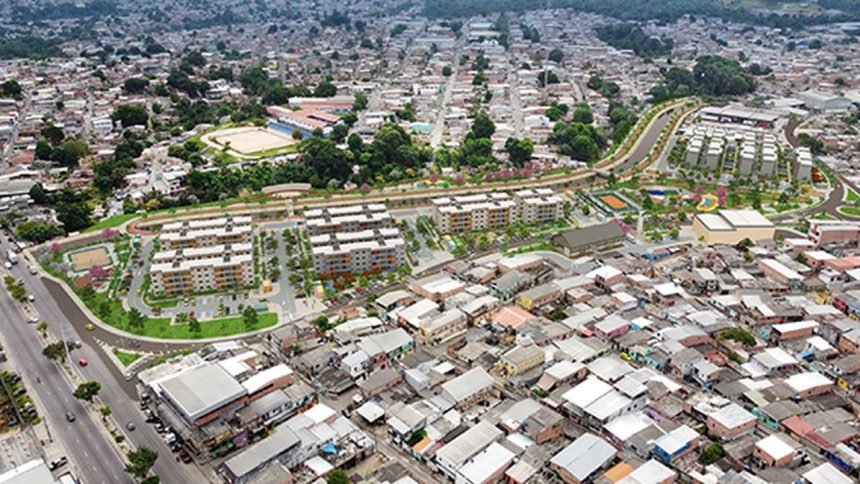 Vista aérea do projeto de infraestrutura urbana Prosamin+ em desenvolvimento.