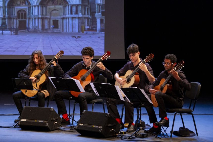 Centro de Artes da UFAM selecionando músicos para camerata de violões