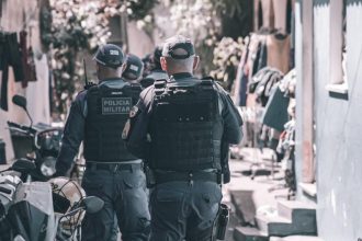 Homem é preso após agredir sobrinha e tentar matar tia em Manaus