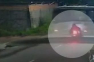 Motociclista colide com ônibus e fica ferido no bairro Parque 10, em Manaus