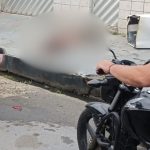 Perseguição entre carro e moto termina com morte de mulher em Manaus