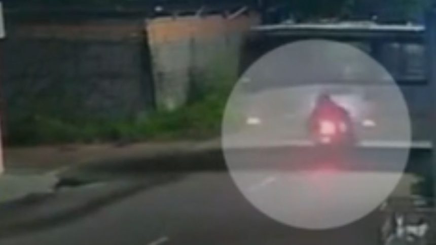 Motociclista colide com ônibus e fica ferido no bairro Parque 10, em Manaus