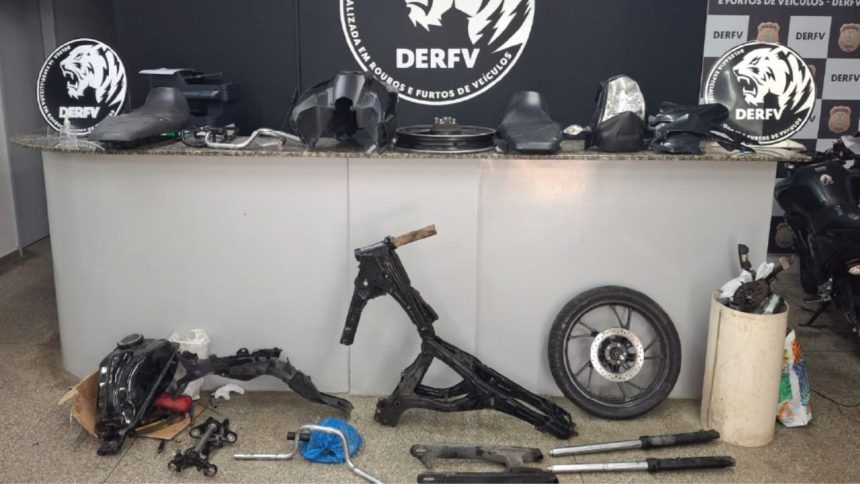 Polícia descobre desmanche de veículos em Manaus e prende dois homens