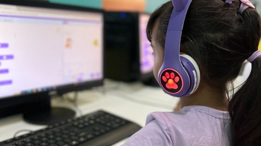 Curso gratuito de tecnologia para meninas do AM tem inscrições prorrogadas