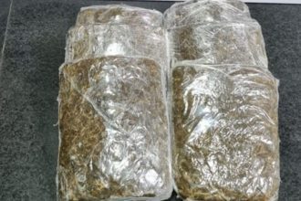 Mulher é detida no Aeroporto de Manaus com droga presa ao corpo