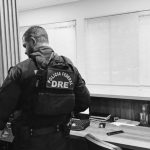 PF prende mulher condenada por lavagem de dinheiro ligada a facção criminosa no AM