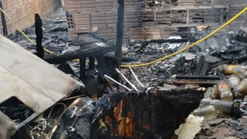 Após ser denunciado pela companheira, homem incendeia casa no Amazonas