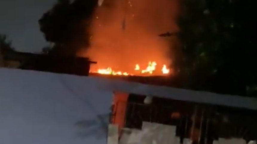 Incêndio destrói residência após interrupção de energia na zona norte de Manaus