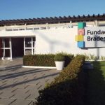 Fundação Bradesco abre vagas em curso gratuito de conserto e customização de roupas em Manaus