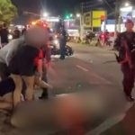 Acidente de trânsito com vítima fatal: socorristas e populares no local.