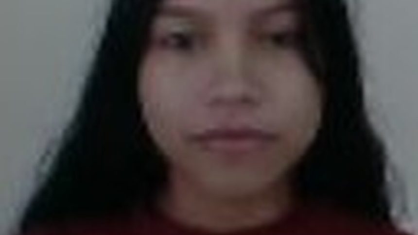 Adolescente desaparecida no Japiim, rosto em primeiro plano.