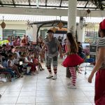 Apresentação teatral "Luiz Gonzaga para crianças" em festival de cultura infantil.