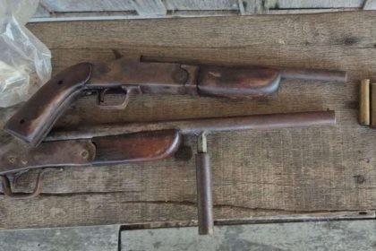 Armas apreendidas em Apuí, Amazonas, em investigação sobre homicídio.