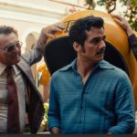 Cena do filme 'O Agente Secreto' em Manaus, com atores reunidos.