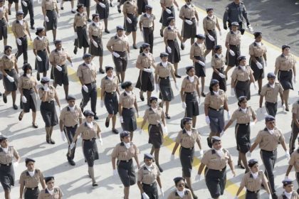 Desfile cívico de alunos dos Colégios Militares da PMAM.