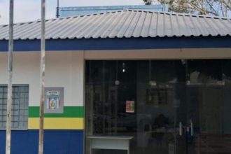 Fachada de delegacia em Carauari, Amazonas, onde homem foi preso por ameaçar a mãe