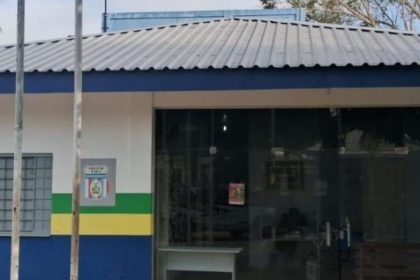 Fachada de delegacia em Carauari, Amazonas, onde homem foi preso por ameaçar a mãe